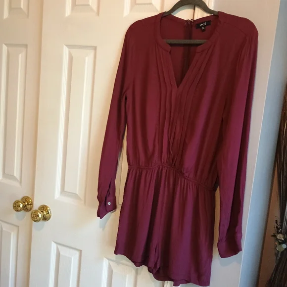 Very J Burgundy Romper M Long Sleeve Zip‎ Back Pockets Pleated Rayon Playsuit - Picture 5 of 14